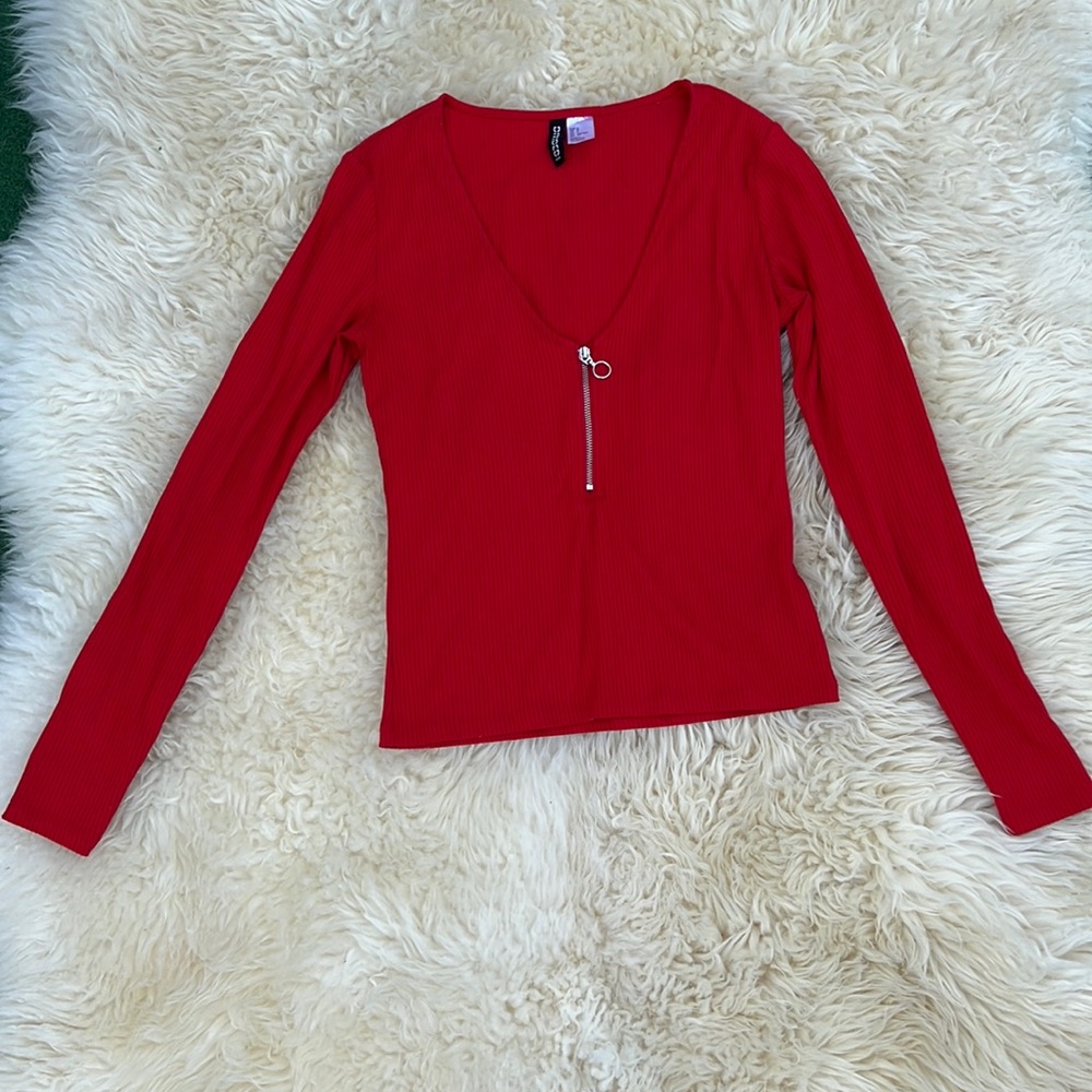 Divided by H&M size small red crop long sleeve shirt